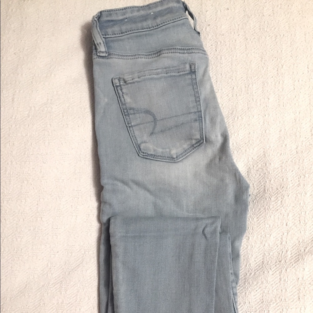 Light wash skinny jeans